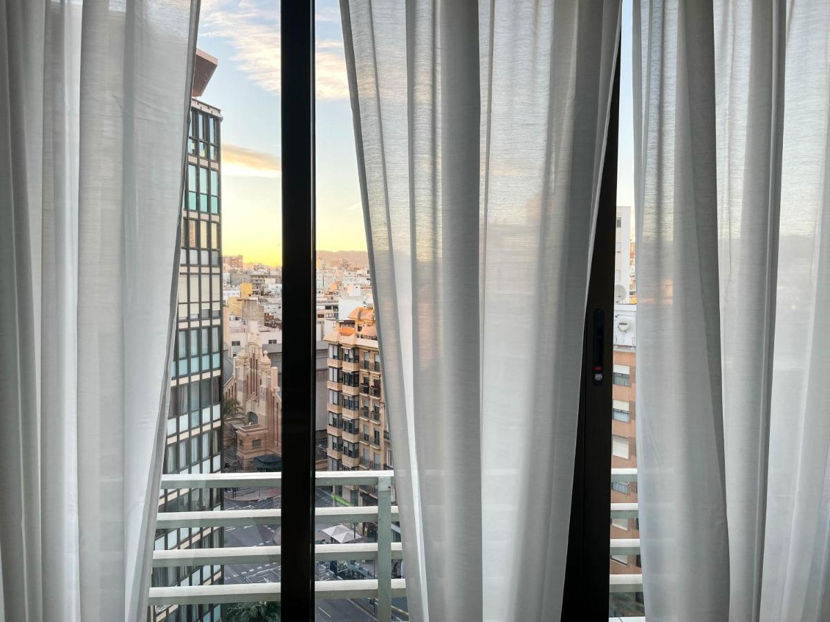 Amplio Apartamento En Pleno Corazon De Alicante Eksteriør bilde