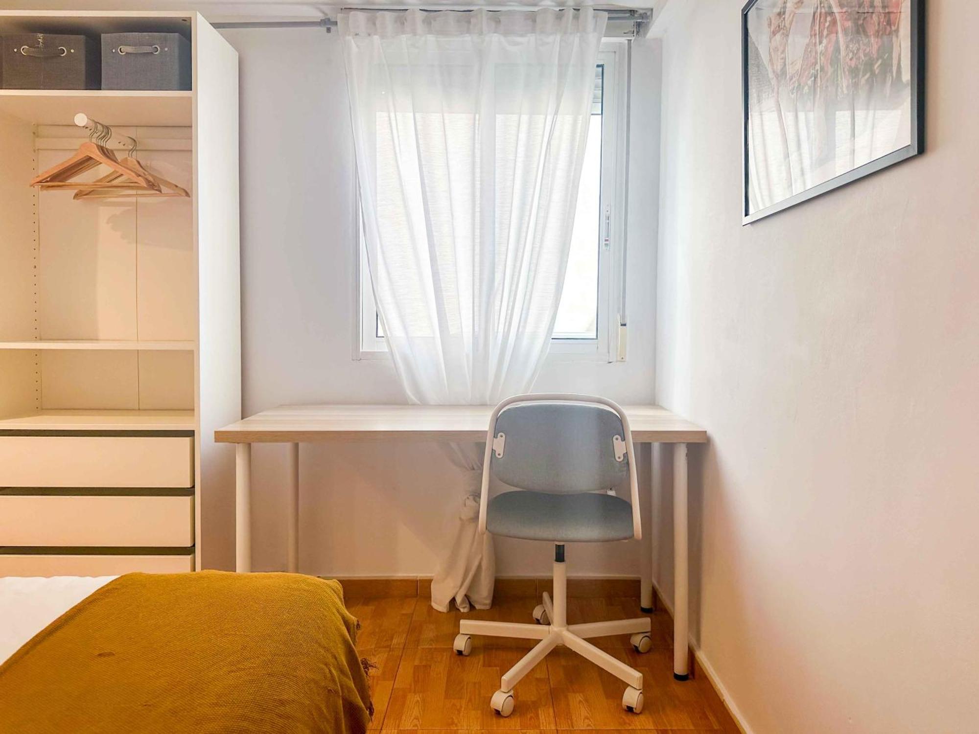 Amplio Apartamento En Pleno Corazon De Alicante Eksteriør bilde